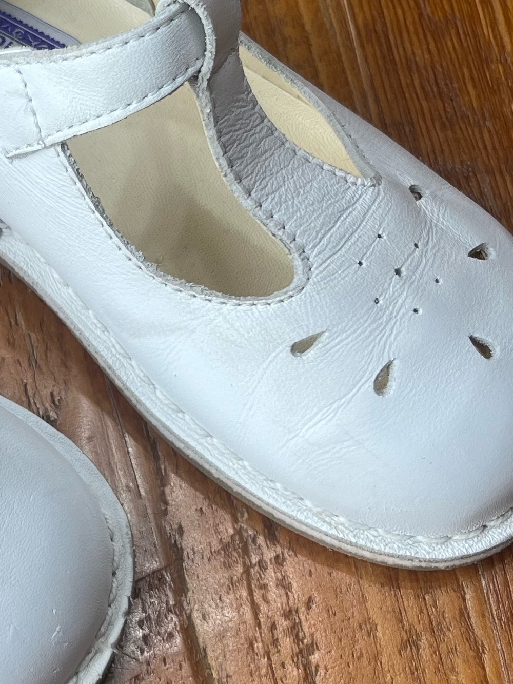 L'Amour White Girls' T-Strap Dress Shoe with Buckle Size 10 - Picture 15 of 15
